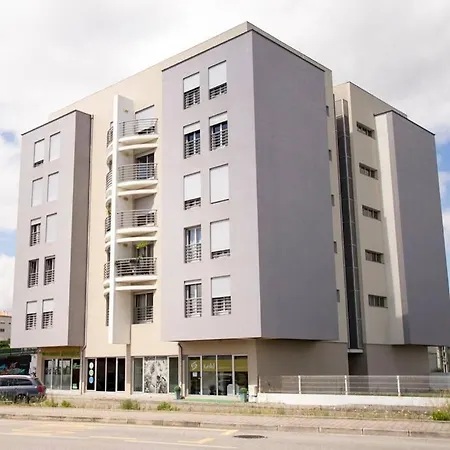 Casa Da Torre Com Garagem Gratuito