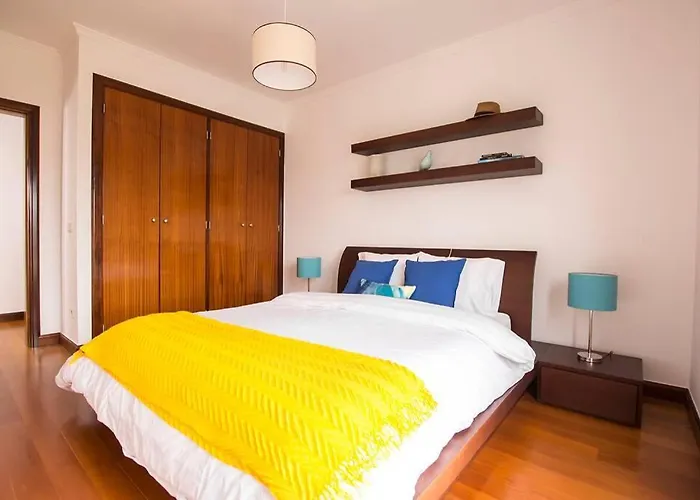 Casa Da Torre Com Garagem Gratuito